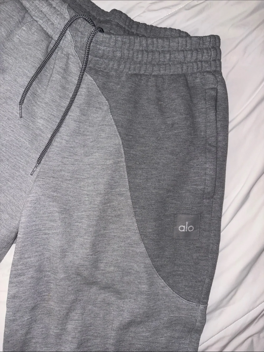 ALO yoga sweatpants grey